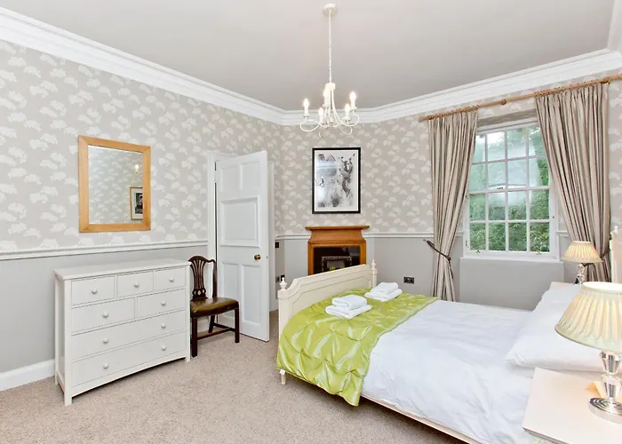 Luxury-3-bedroom Ramsay Garden Next To Castle *