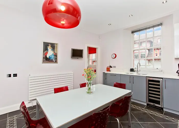 Luxury-3-bedroom Ramsay Garden Next To Castle