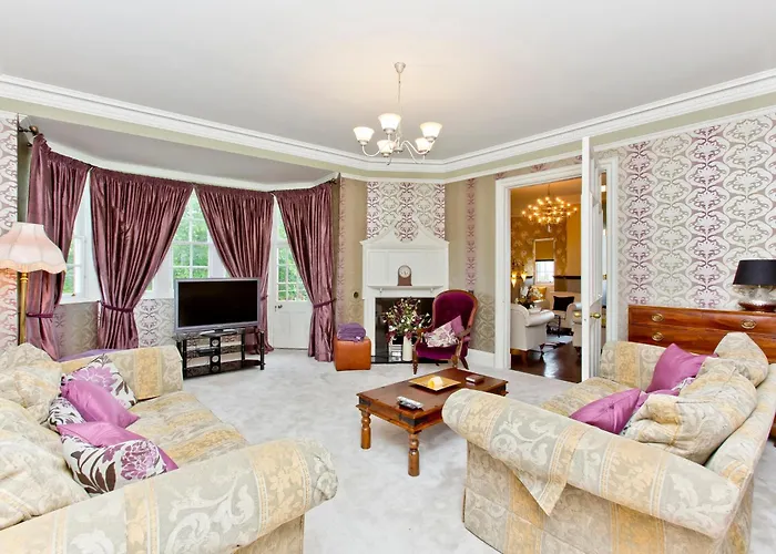 Luxury-3-bedroom Ramsay Garden Next To Castle *