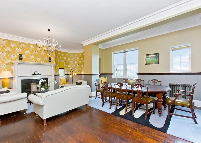 Luxury-3-bedroom Ramsay Garden Next To Castle * Edinburgh