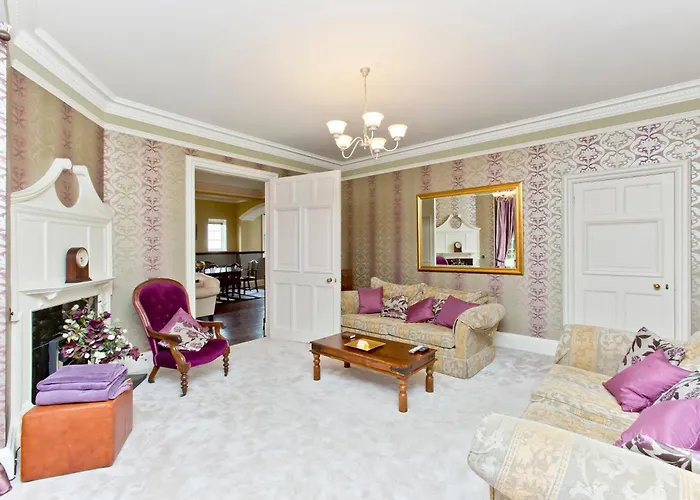 Luxury-3-bedroom Ramsay Garden Next To Castle