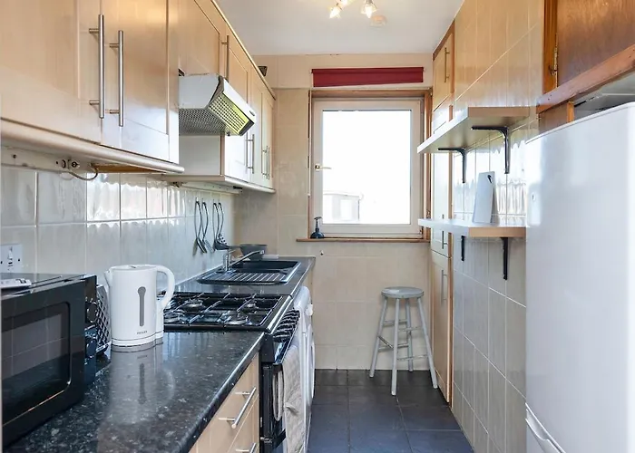Free Parking - Sleeps 6 - - Good Location Appartamento *