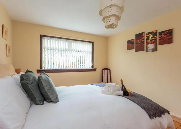 Free Parking - Centre - 3 Bedrooms - 5 Guests *