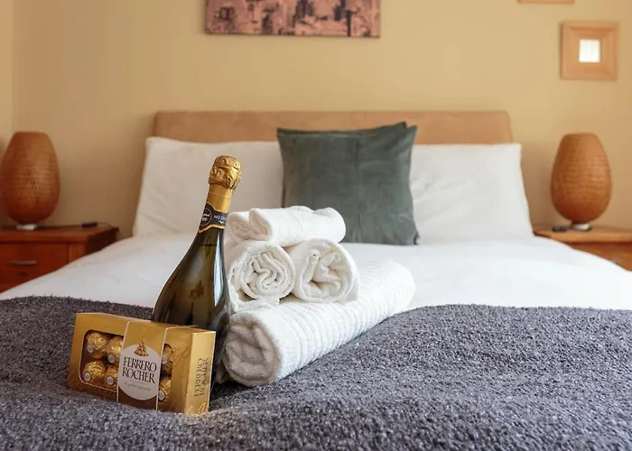 Free Parking - Centre - 3 Bedrooms - 5 Guests Apartament