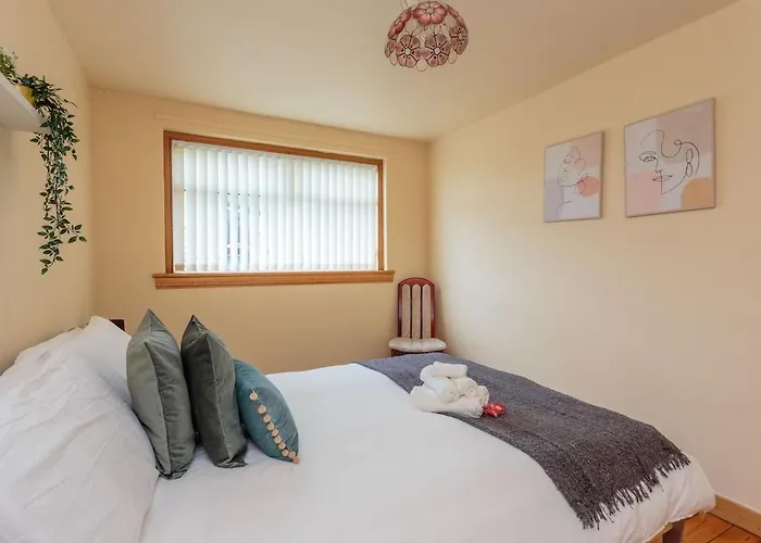 Free Parking - Centre - 3 Bedrooms - 5 Guests *