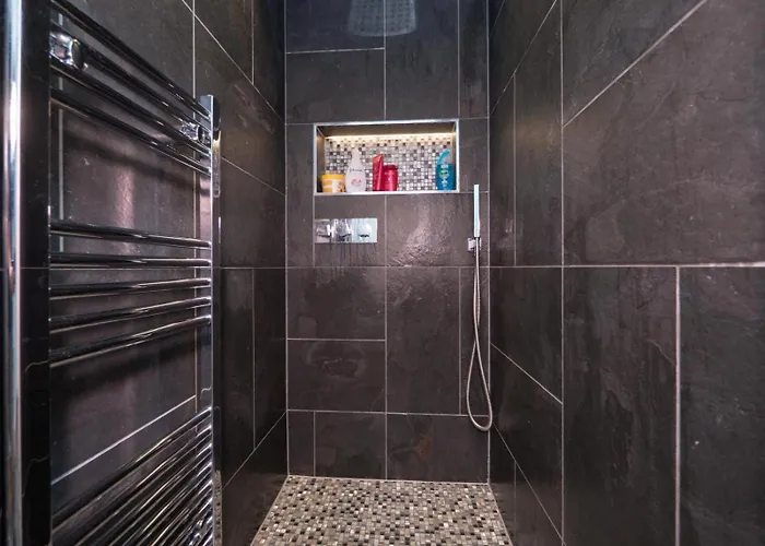 Cosy 1 Bed Flat 5 Minutes To The