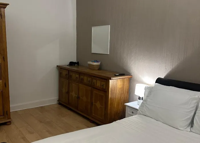 Centre Double With Garden * Edinburgh