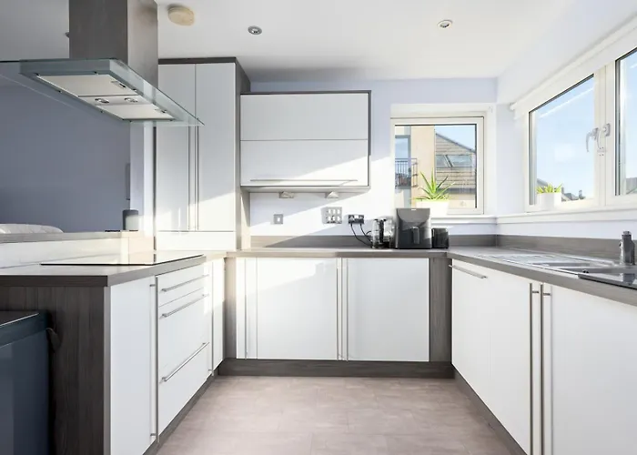 Pass The Keys Modern 2bed