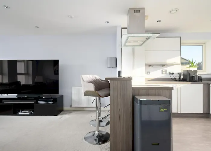 Pass The Keys Modern 2bed Edinburgh
