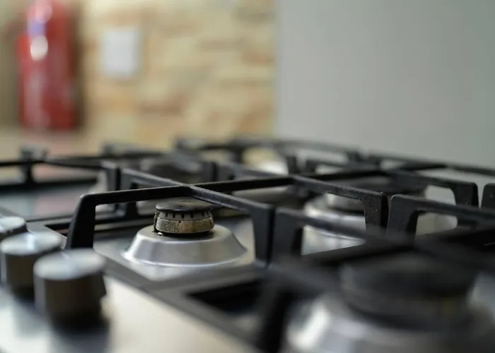 Homely 2 Bedroom - Pass The Keys