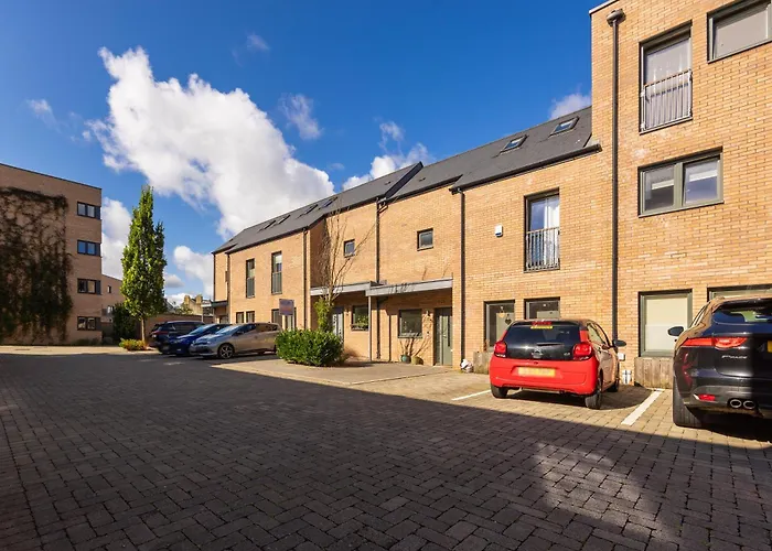 Gorgeous 3 Bed House Free Parking & Garden Nyaraló Edinburgh
