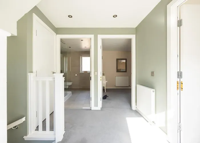 Gorgeous 3 Bed House Free Parking & Garden