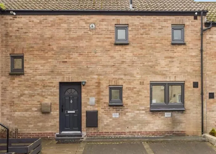 Dynastays- Stylish Seaside Home- Dog Friendly, Garden & Parking (adults Only) Дом отдыха *