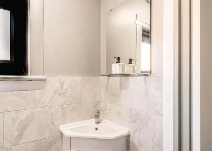 Дом отдыха Dynastays- Stylish Seaside Home- Dog Friendly, Garden & Parking (adults Only)