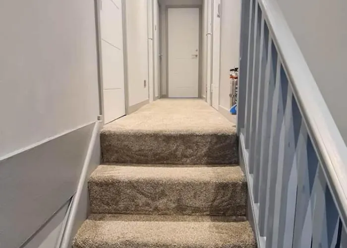 Dynastays- Stylish Seaside Home- Dog Friendly, Garden & Parking (adults Only) Edinburgh