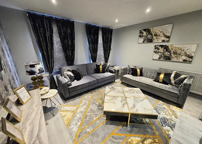 Dynastays- Stylish Seaside Home- Dog Friendly, Garden & Parking (adults Only) Edinburgh