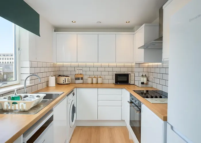 Edinburgh Aparthotel 4*