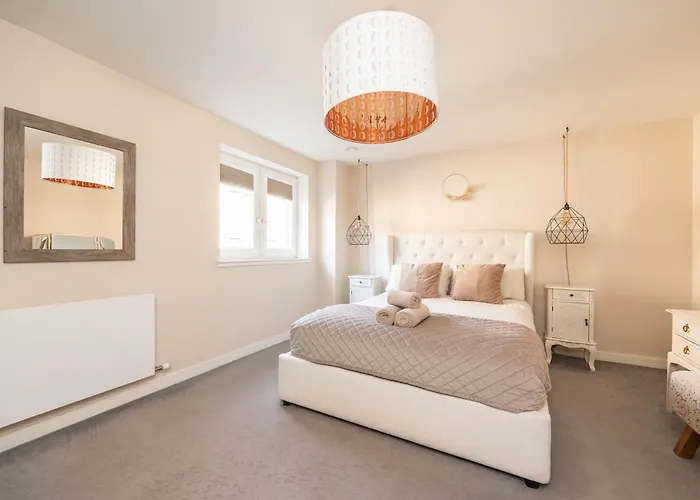 Gorgeous 3 Bed House Free Parking & Garden Nyaraló