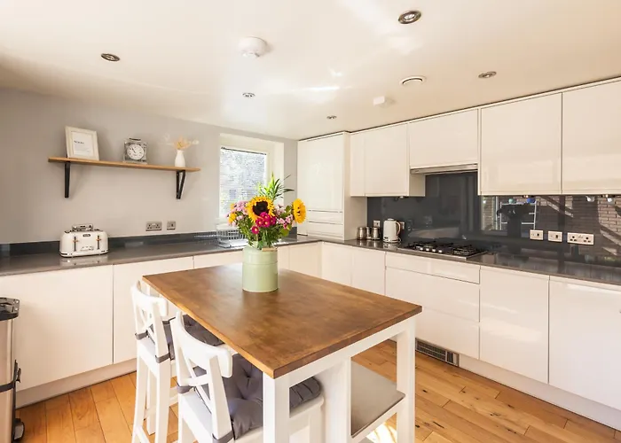 Gorgeous 3 Bed House Free Parking & Garden Edinburgh