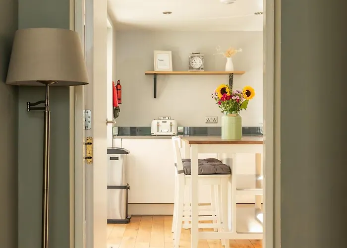 Gorgeous 3 Bed House Free Parking & Garden