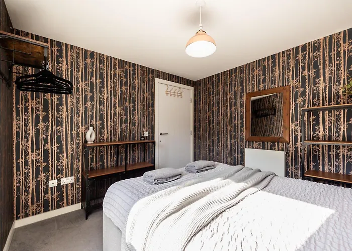 Gorgeous 3 Bed House Free Parking & Garden Nyaraló