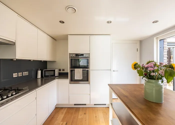 Gorgeous 3 Bed House Free Parking & Garden Nyaraló Edinburgh