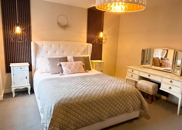 Gorgeous 3 Bed House Free Parking & Garden Edinburgh