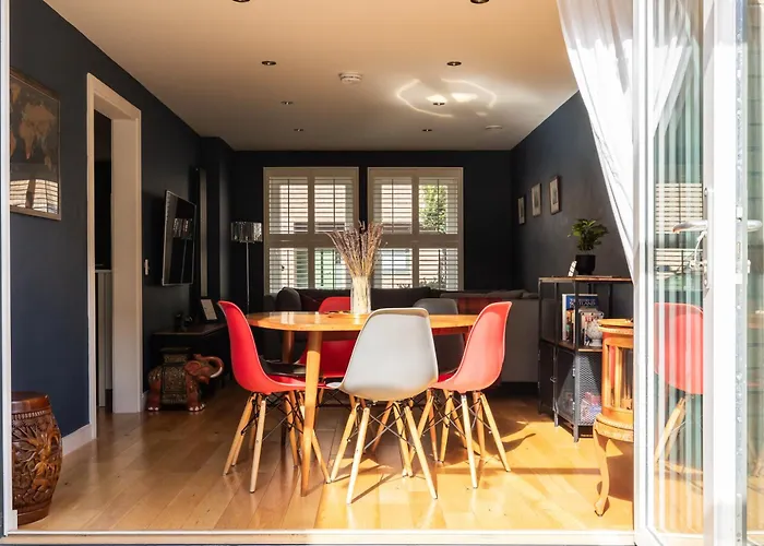 Gorgeous 3 Bed House Free Parking & Garden Nyaraló *