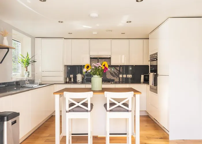Gorgeous 3 Bed House Free Parking & Garden Nyaraló Edinburgh