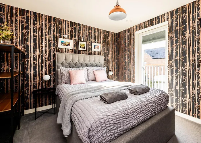 Gorgeous 3 Bed House Free Parking & Garden * Edinburgh