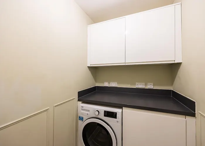 Gorgeous 3 Bed House Free Parking & Garden Nyaraló *