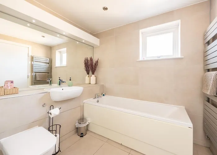 Gorgeous 3 Bed House Free Parking & Garden Edinburgh