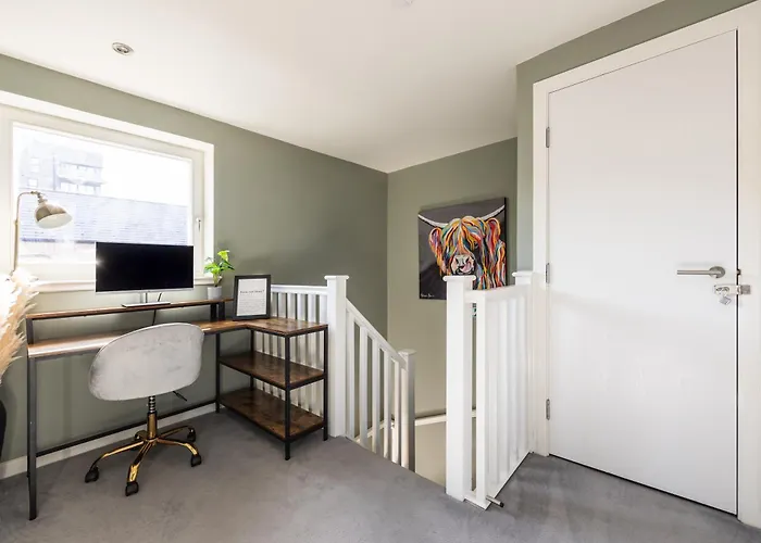 Nyaraló Gorgeous 3 Bed House Free Parking & Garden