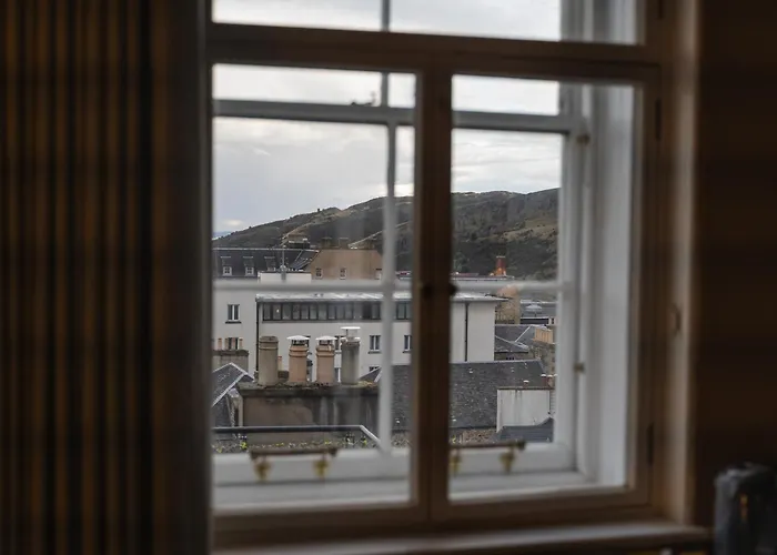 Code - The Court, Ostello *