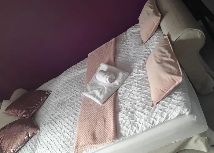 Chic 2 Bed With Free Parking- Recently Redecorated, 10 Minutes To Centre * Edinburgh