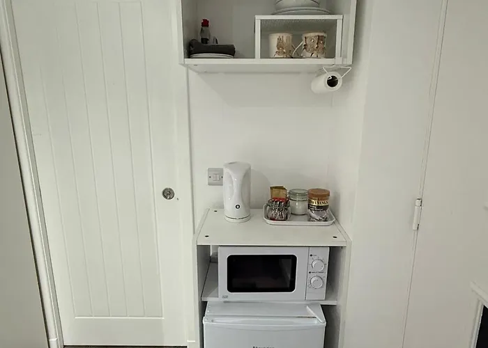 Guest house 5 En-suite With Independent Entrance 3*