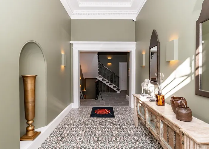Dragon Luxury At 8 Albyn Place