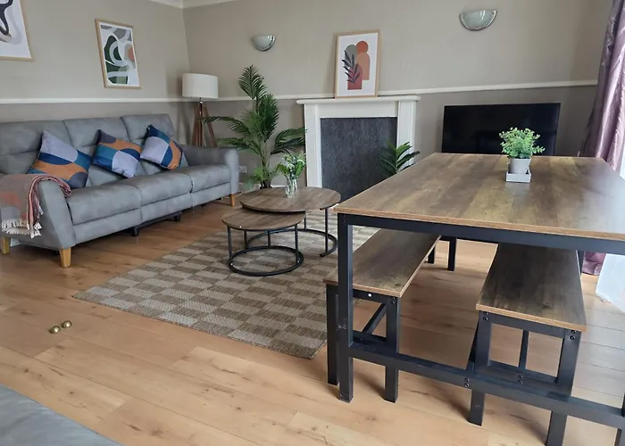 3br House With Parking 10 Mins To Airport Sleeps 6 Edinburgh