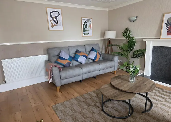 Appartement 3br House With Parking 10 Mins To Airport Sleeps 6 *