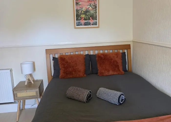 Appartement 3br House With Parking 10 Mins To Airport Sleeps 6 *