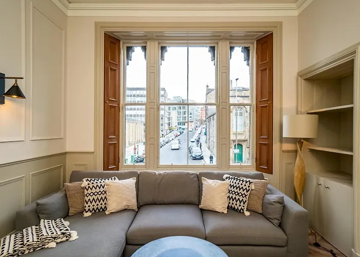 Lägenhet Pass The Keys Beautiful Modern Historical Flat Close To Castle