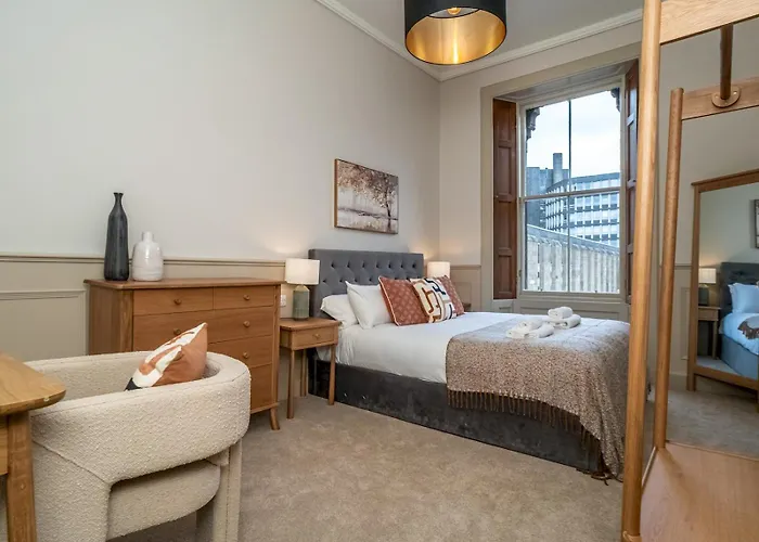 Pass The Keys Beautiful Modern Historical Flat Close To Castle Edinburg