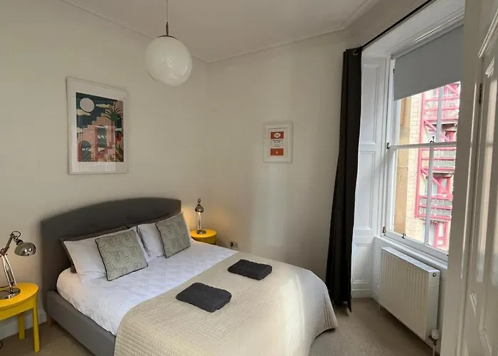 Bright 2 Bedroom Near The Meadows Apartmán