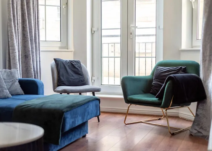 2bed Flat In Leith-free Parking- By Homes