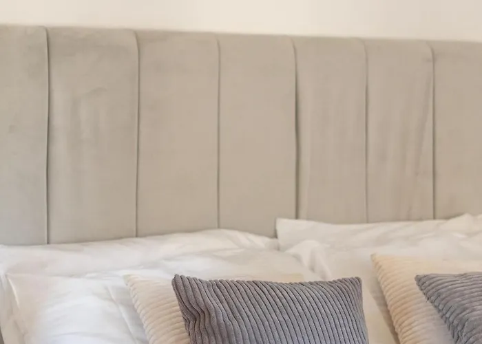 2bed Flat In Leith-free Parking- By Homes *