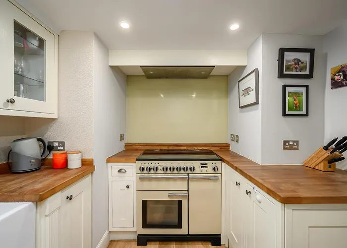 Elegant Flat With Garden In West End * Edinburgh