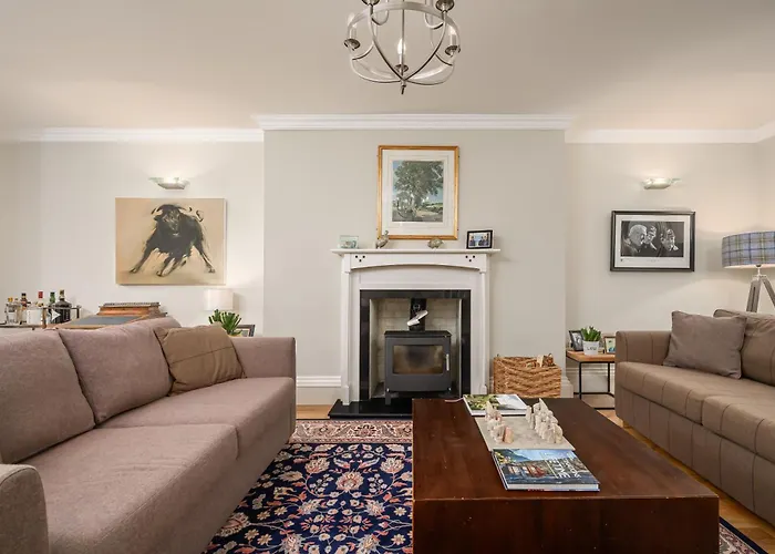 Elegant Flat With Garden In West End Apartmán Edinburgh