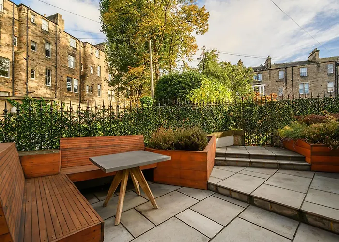 Elegant Flat With Garden In West End * Edinburgh