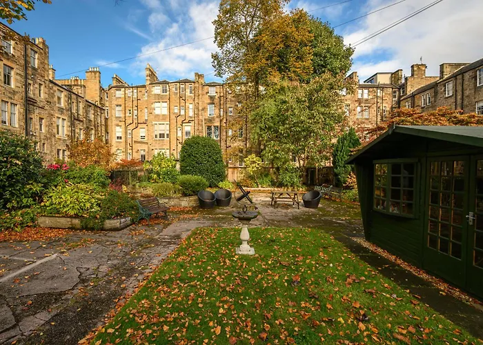 Elegant Flat With Garden In West End Apartament