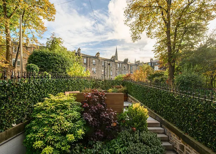 Elegant Flat With Garden In West End Apartmán